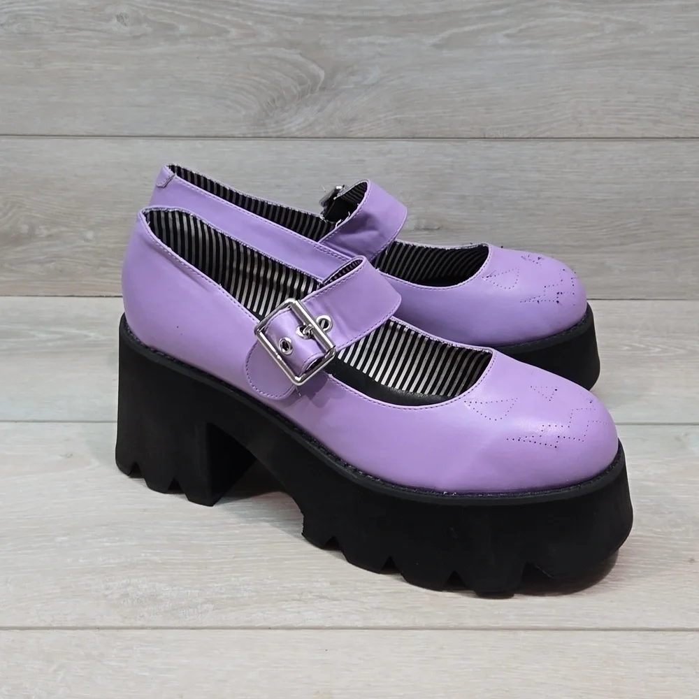 Vintage Trickz N' Treatz by Dolls Kill Tractor Platform Chunky Y2K shoes 11